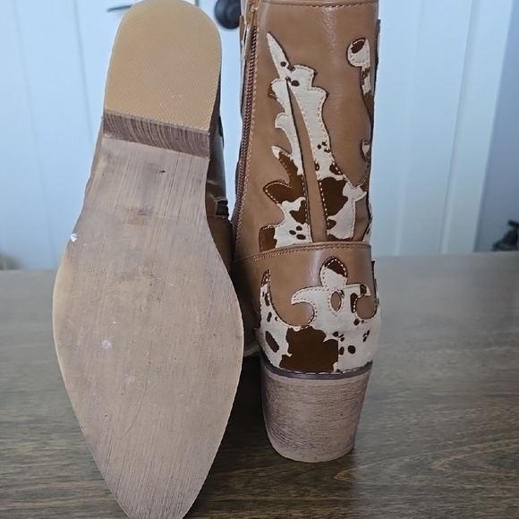 Tan and Brown Western Ankle Boots - Picture 4 of 4